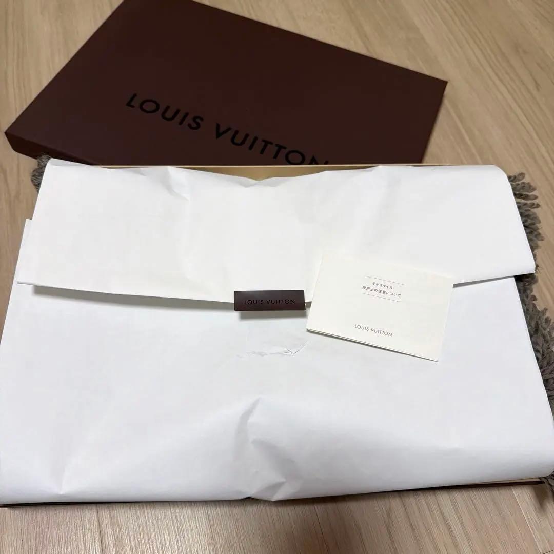 LOUIS VUITTON グレーマフラー
