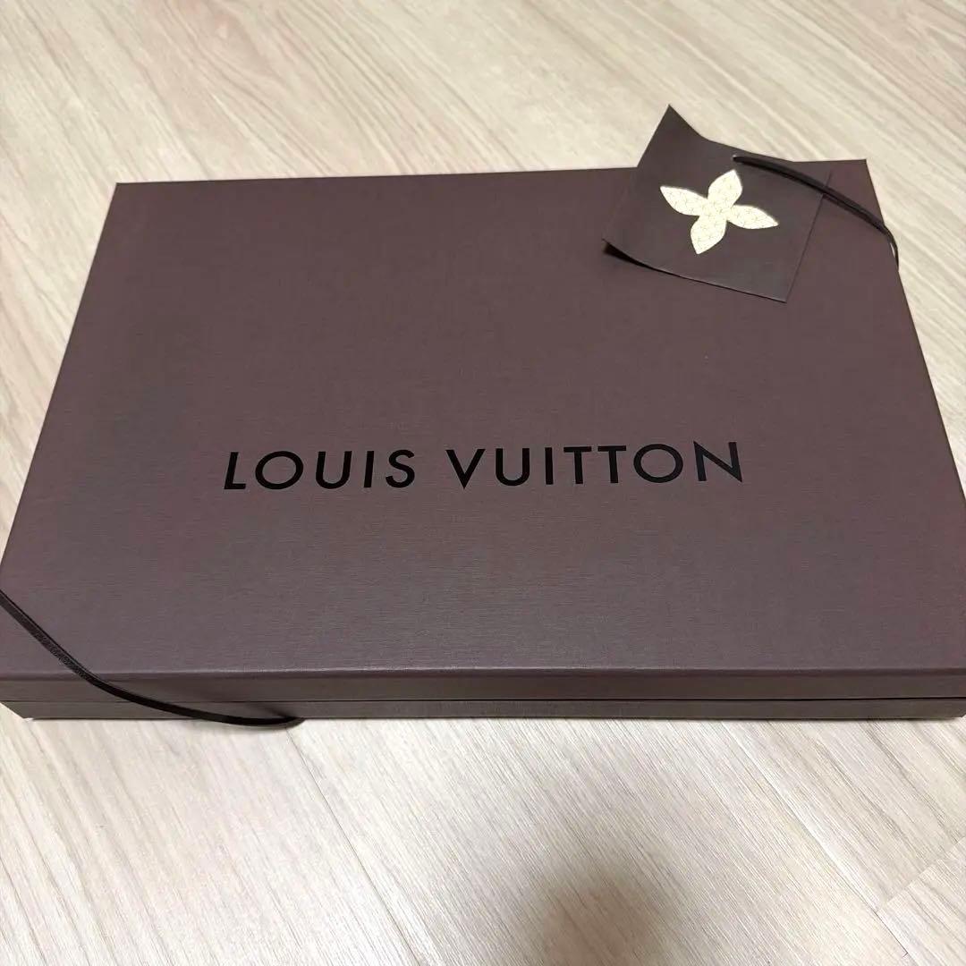 LOUIS VUITTON グレーマフラー