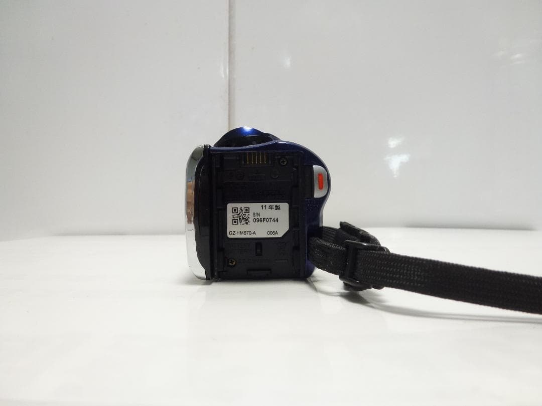 大人気　動作品　ビクター　JVC Everio GZ-HM670 ビデオカメラ
