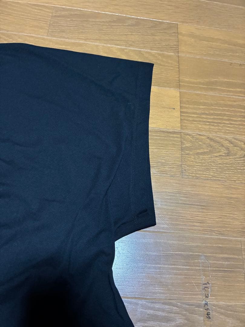 【新品タグ付き】VERSACE セーフティピン ロゴ　Ｔシャツ　黒