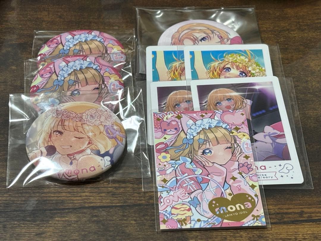 mona 缶バッジ他