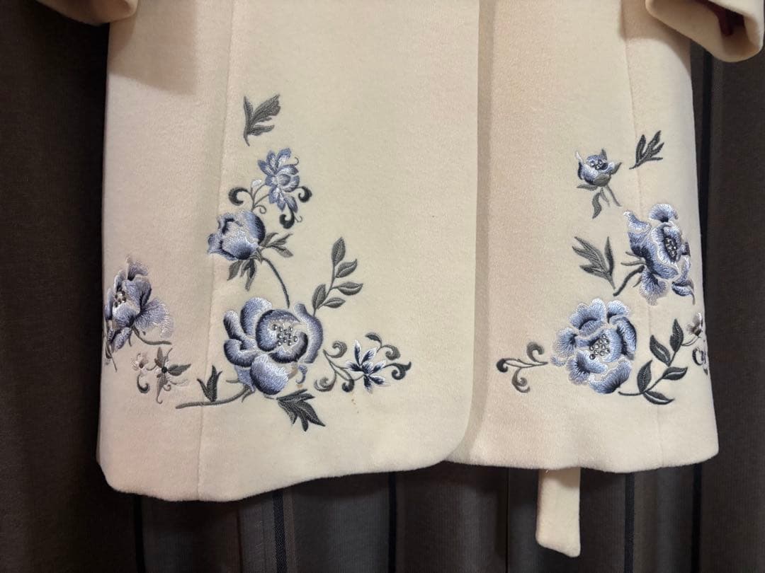 VIVIENNE TAM ロングコート　花柄刺繍ストーン