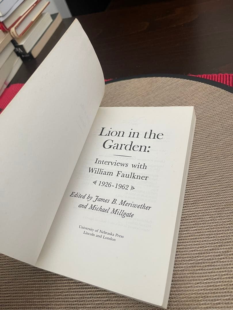 洋書 Lion in the Garden: William Faulkner