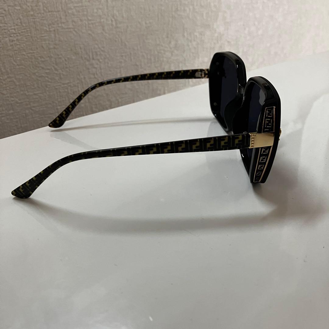 Fendi スクエア型サングラス ブラック