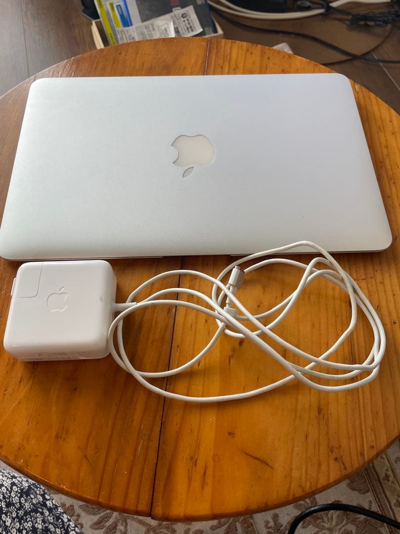 【リボン】MacBook Air 2015メモリ4G 容量121G充電器付