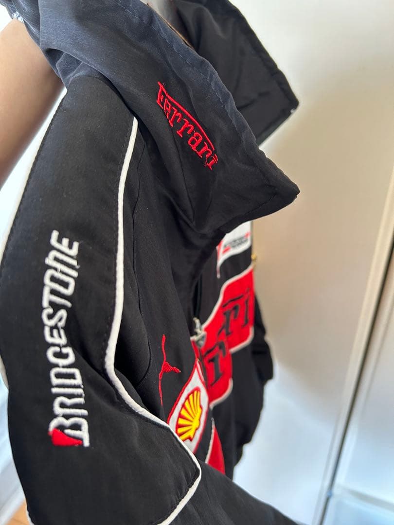 Ferrari F1ジャケット 黒/赤