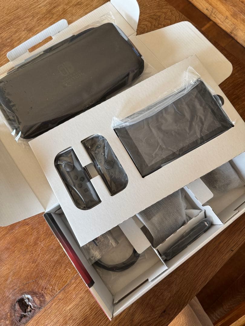 【動作確認済】【即配送可】Nintendo Switch 本体 + 付属品