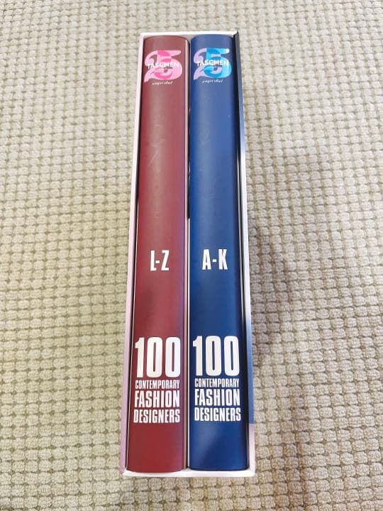 洋書　2巻　100人の現代ファッションデザイナー写真集