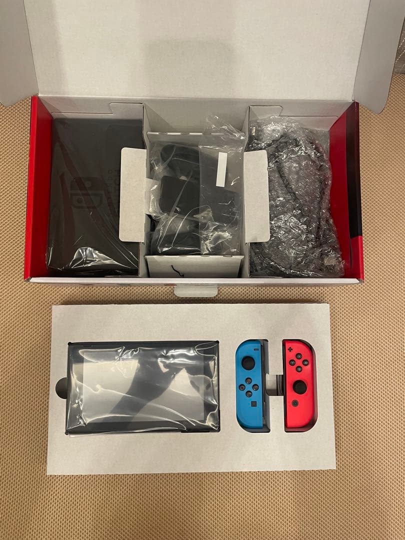 中古Nintendo Switch 本体l充電器・ドック・SDカード・ケース付き