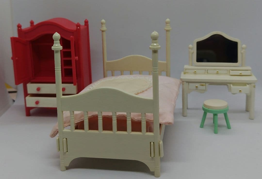 Tomy smaller s　ドールハウスミニチュア家具日本製