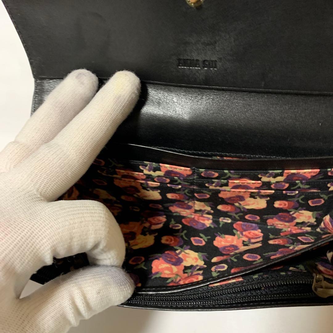 美品　希少　エンボス加工 黒 二つ折り財布 蝶の装飾