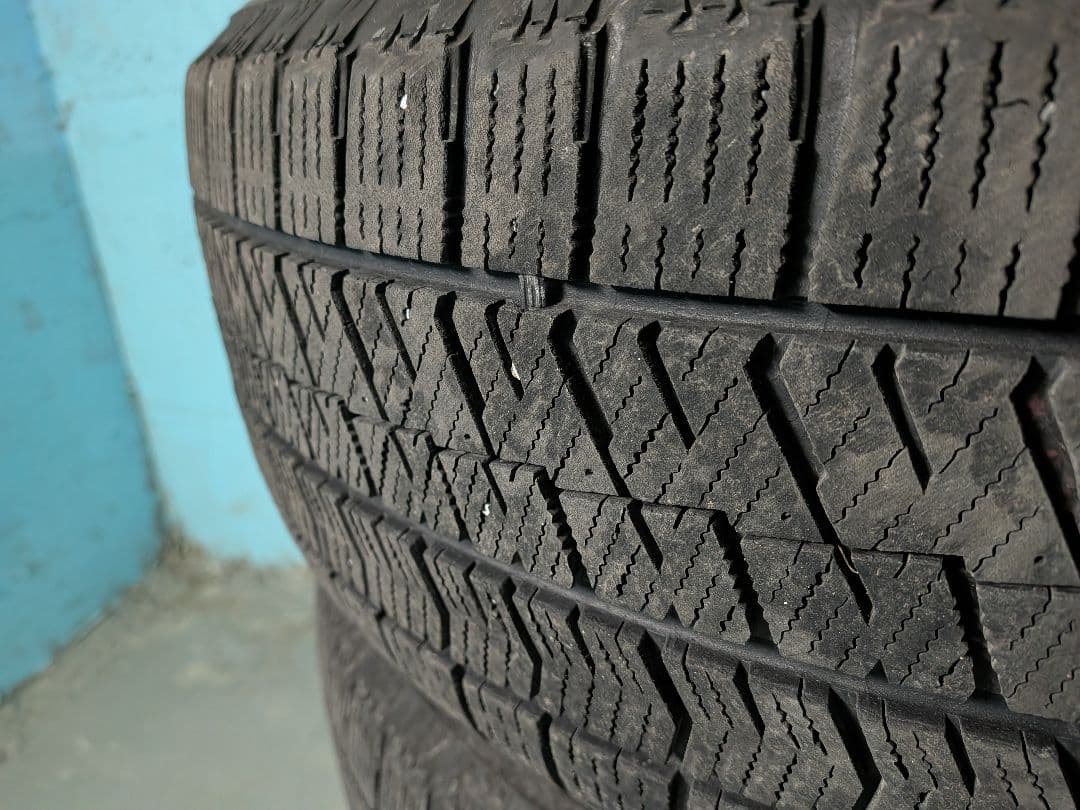 スタッドレスタイヤ 215/60R17 4本セット　VRX2 タイヤのみ