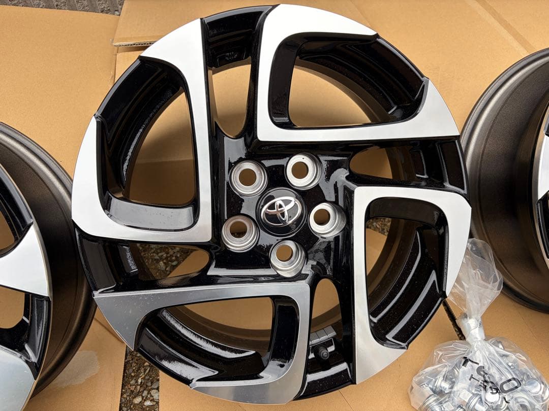 ナルト ①トヨタ シエンタ 純正ホイール 15インチ 新車外し
