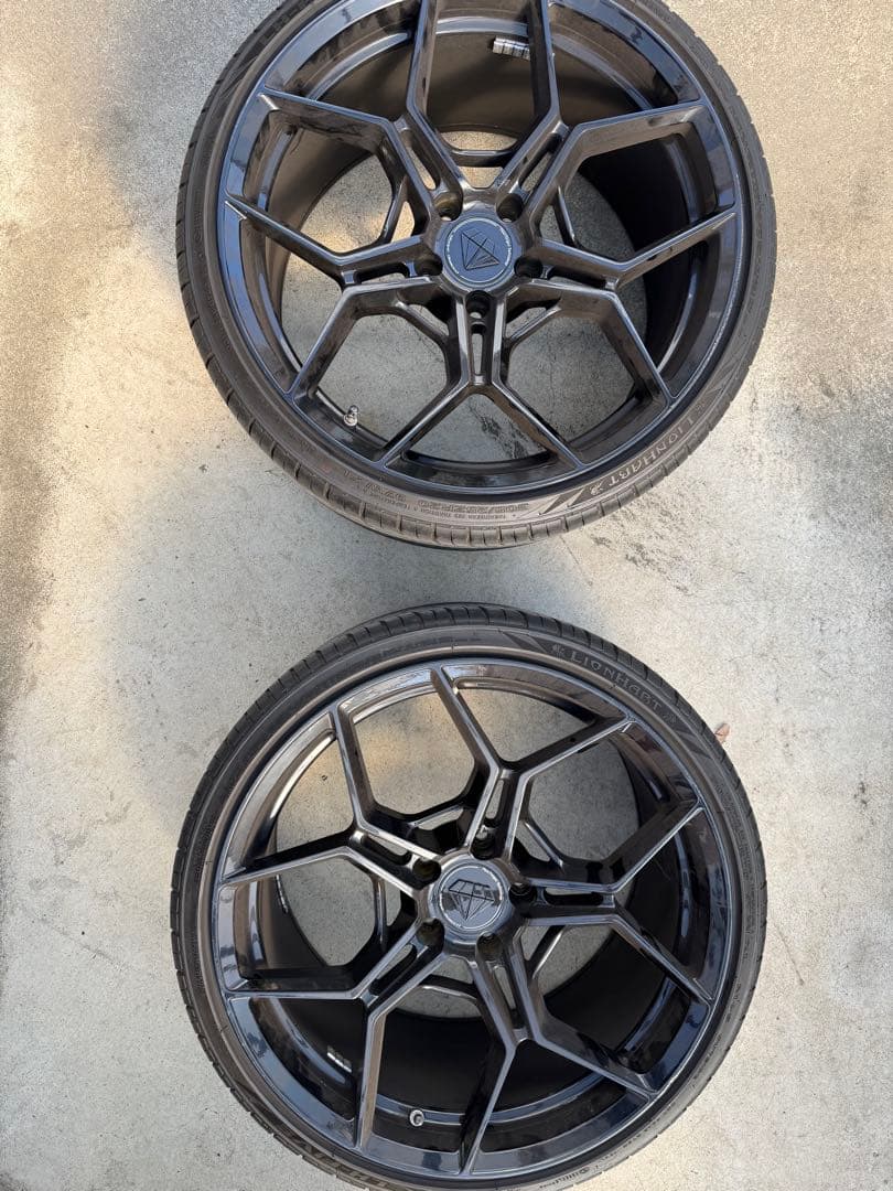 Blaque Diamond Wheels 20インチ鍛造ホイール