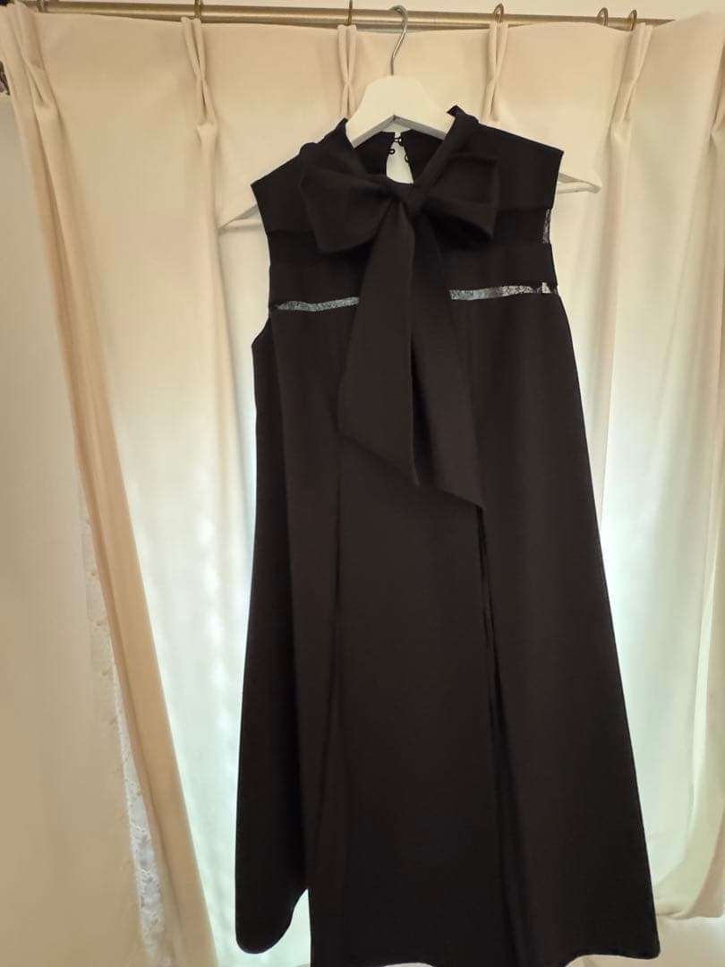 ワンピース herlipto Lace Trimmed Bowtie Dress