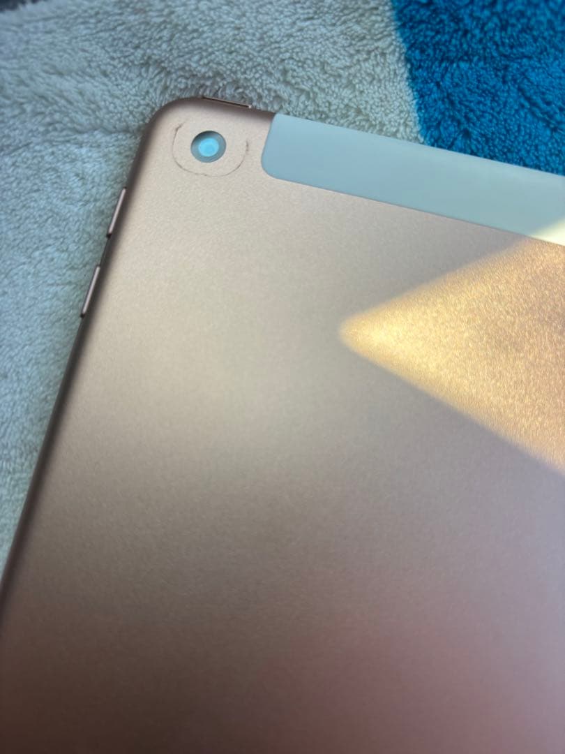 iPad 第6世代 32GB Wi-Fi+Cellular au 本体のみ