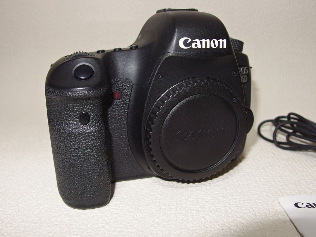 Canon EOS 6D ボディ　美品シャッター76900回 フルサイズ動作良好