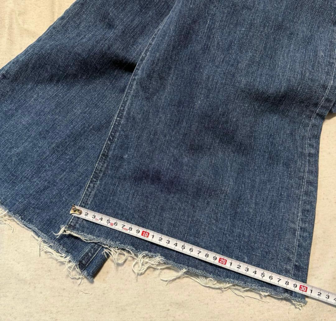 YANUK ワイドフレア デニムパンツ 23 レザーパッチ カットオフ ブルー