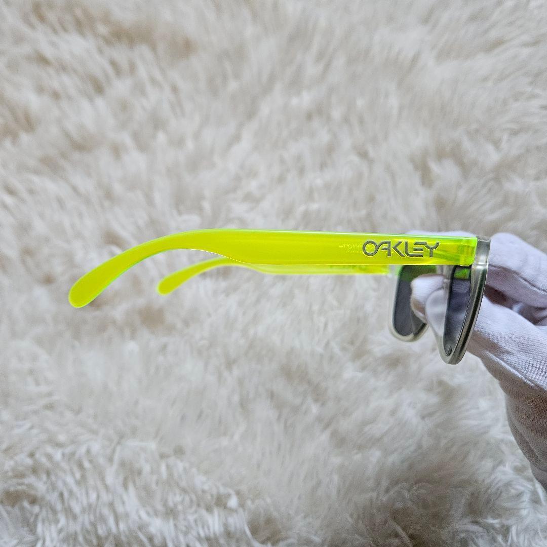 【美品】オークリー サングラス Frogskins OO9245-5354