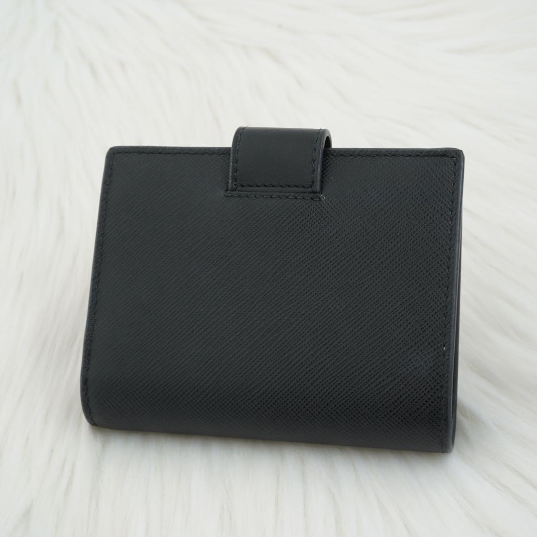 極美品　PRADA プラダ　二つ折り財布　サフィアーノレザー　三角プレート　黒