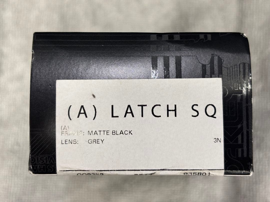 Oakley Latch™ Square (Low Bridge Fit)
