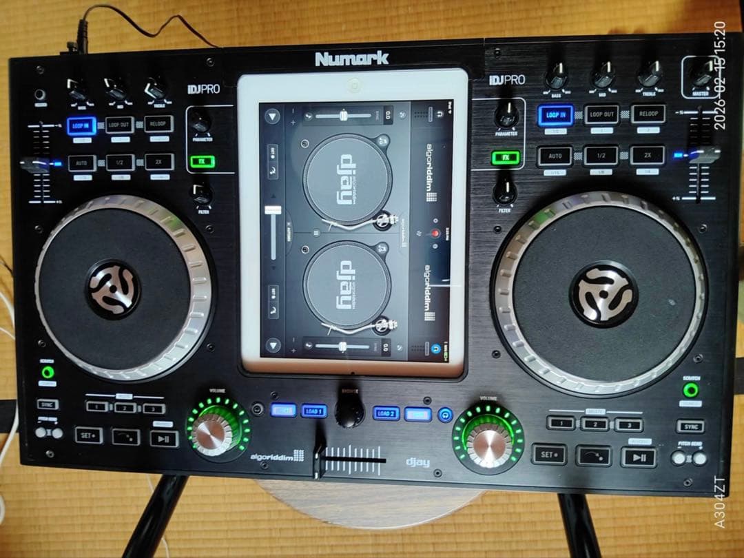Numark iDJ PRO DJコントローラーとiPad2のセット