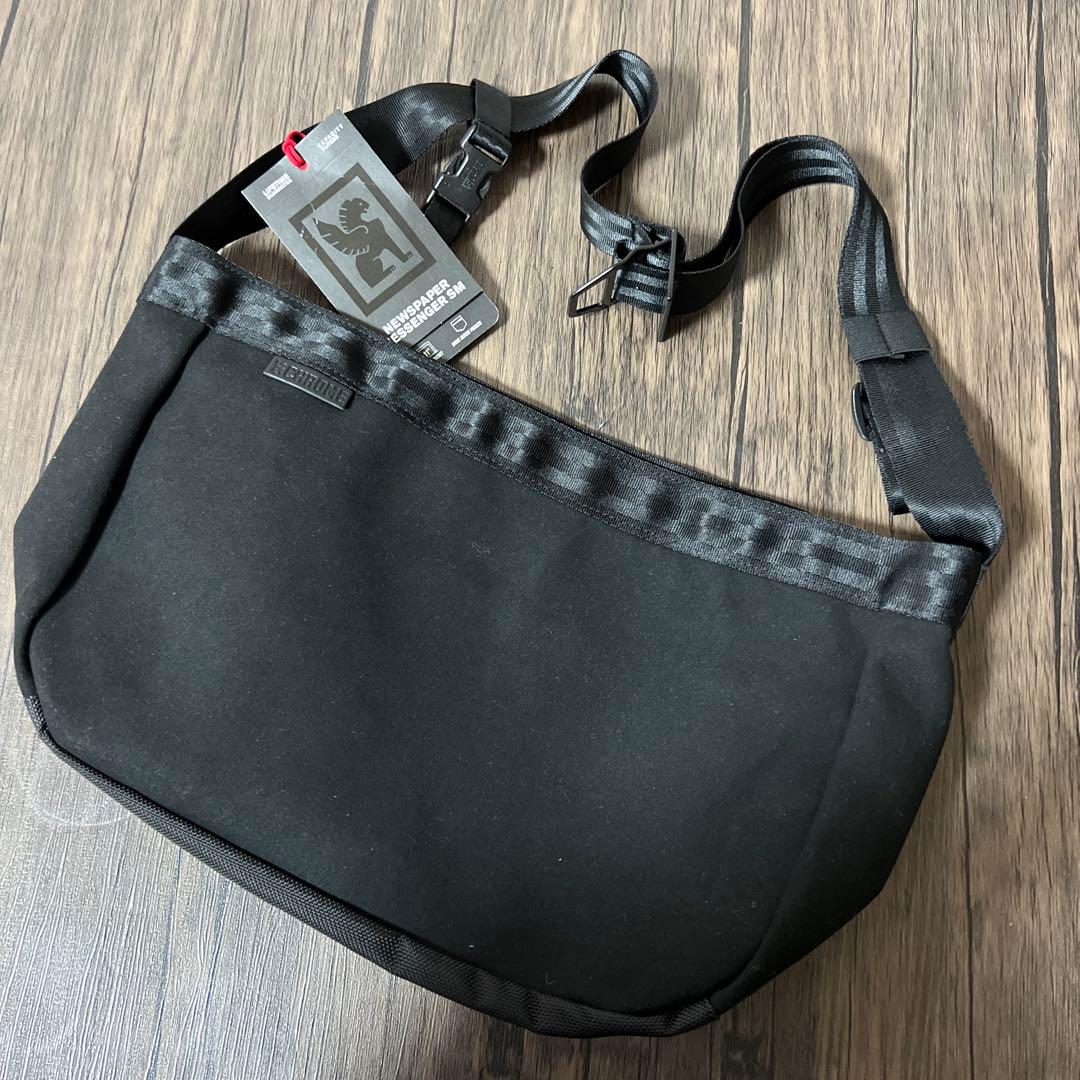 【新品】クローム ニュースペーパー メッセンジャーバッグ 9L 黒　スェード