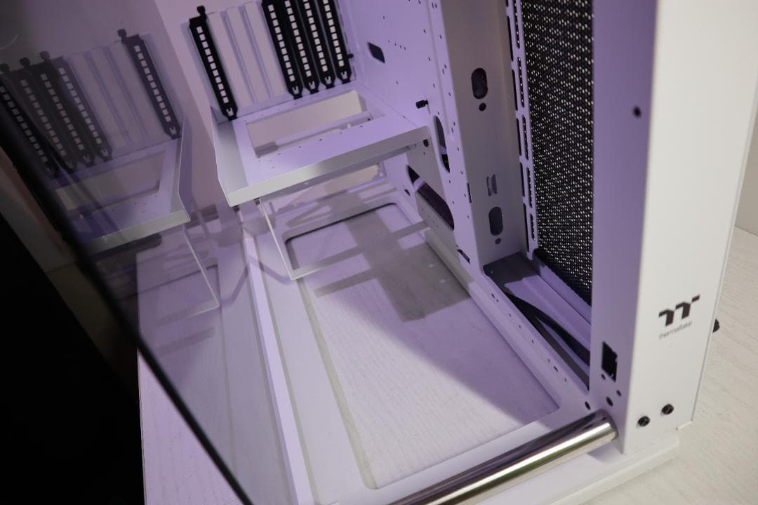 Thermaltake サーマルテイク オープンフレーム ホワイト