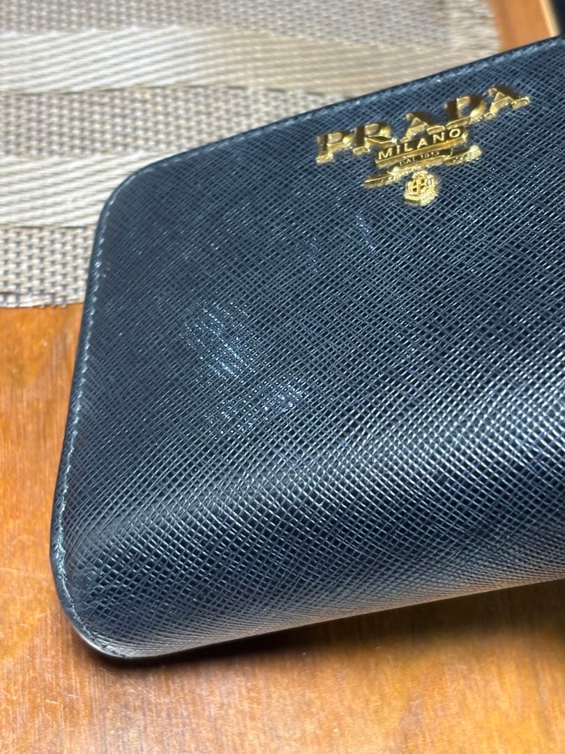 PRADA ブラック 二つ折り財布 箱付き