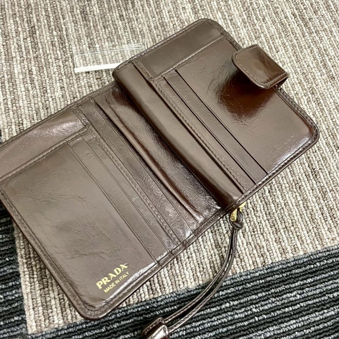 美品　PRADA　プラダ　エル字ファスナー　コンパクトウォレット　ソフトルックス