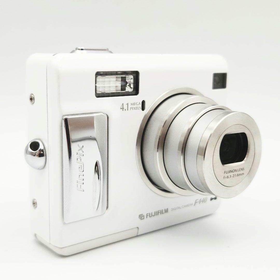 FUJIFILM FinePix F440 コンパクトデジタルカメラ ホワイト