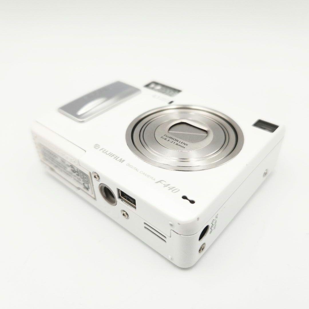 FUJIFILM FinePix F440 コンパクトデジタルカメラ ホワイト