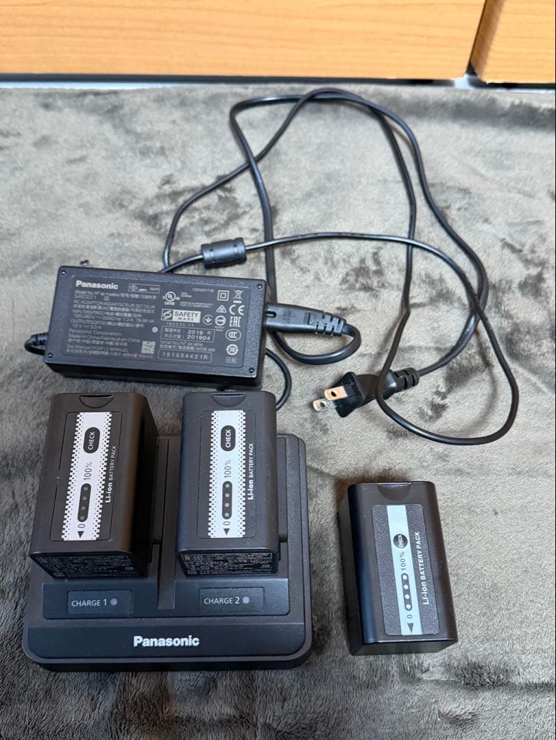 JPSATRPanasonic AG-UX90 カメラ外部マイク/バッグ付