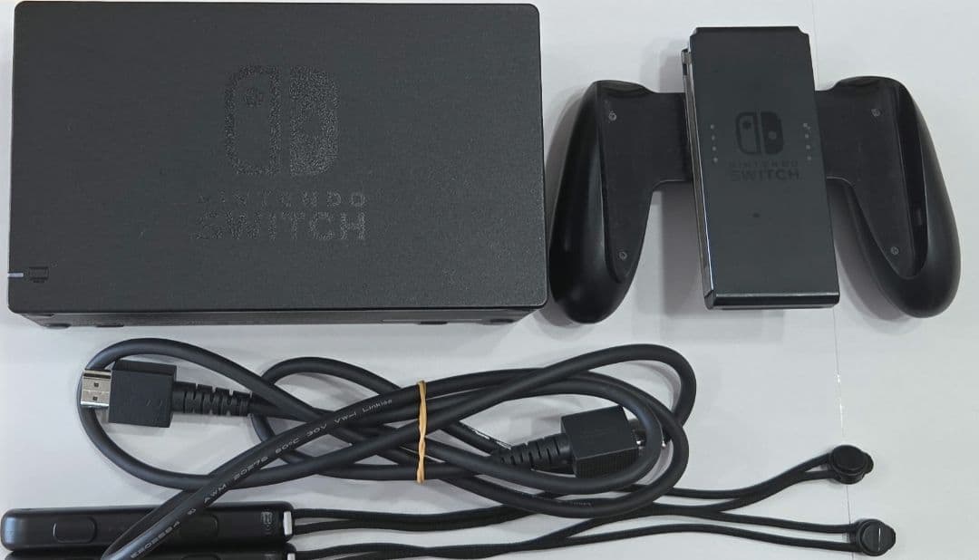Nintendo Switch付属品全部あり反射していたので白く塗りつぶしました