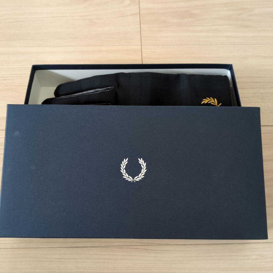 【新品】FRED PERRY　フレッドペリー　手袋　グローブ 　(箱入り)
