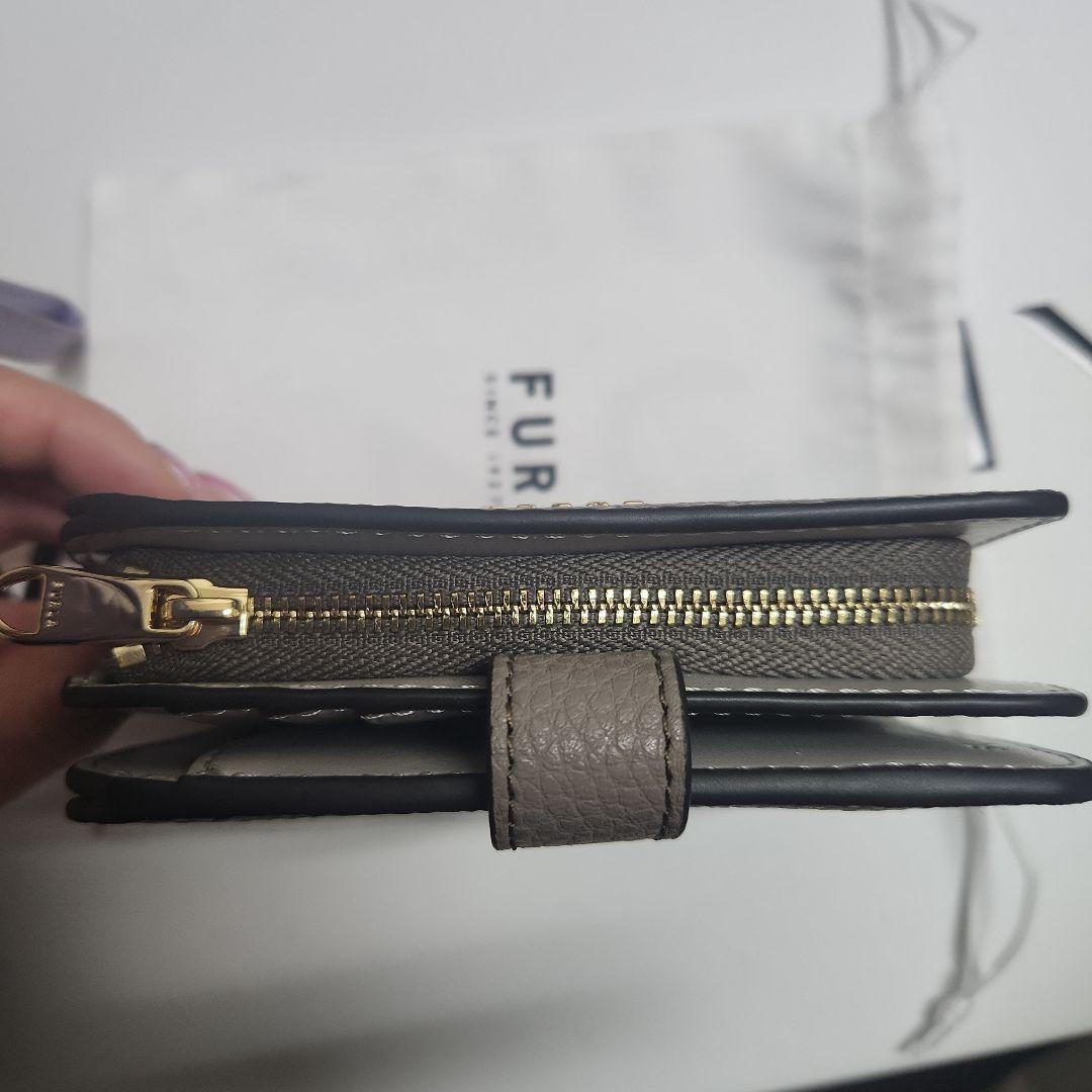 n*u様 3月2日22時までの価格FURLA 二つ折り財布 グレー レザー