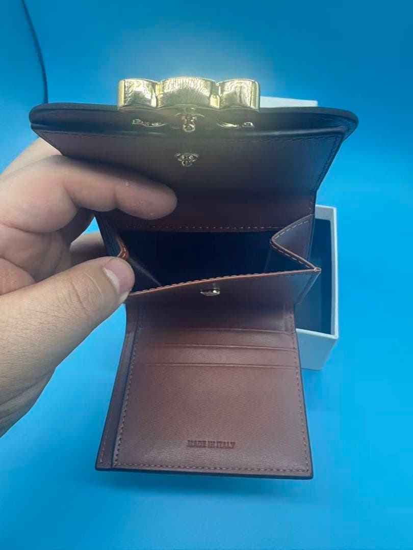 CELINE（セリーヌ）トリオンフ 三つ折り財布 ブラウン