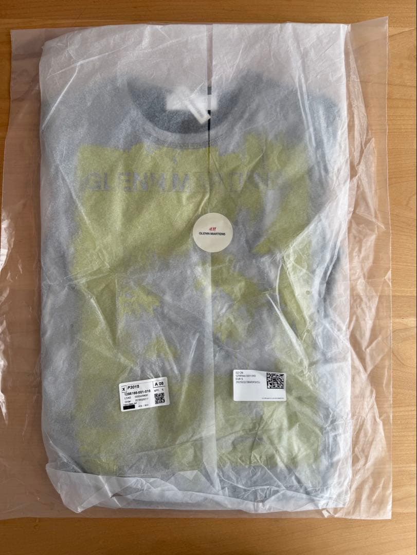  Glenn MartensメタリックプリントTシャツ