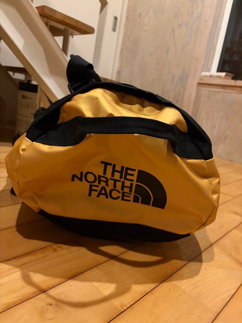 the north faceボストンバッグゴールド