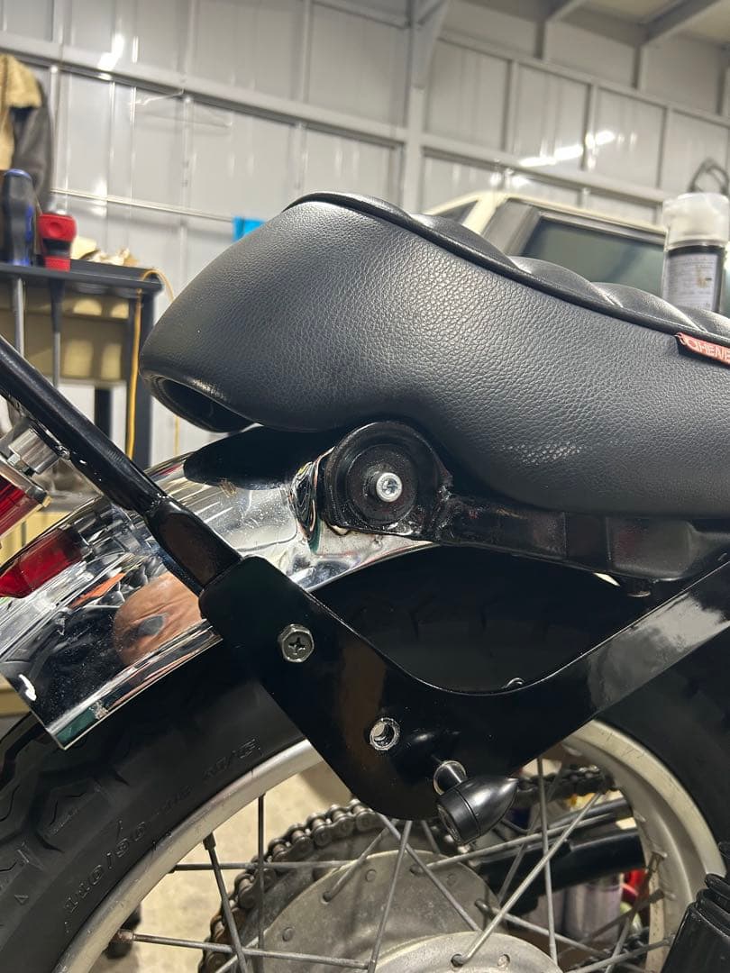 HEAVENS　ブラック/タックロール　SR400/500用