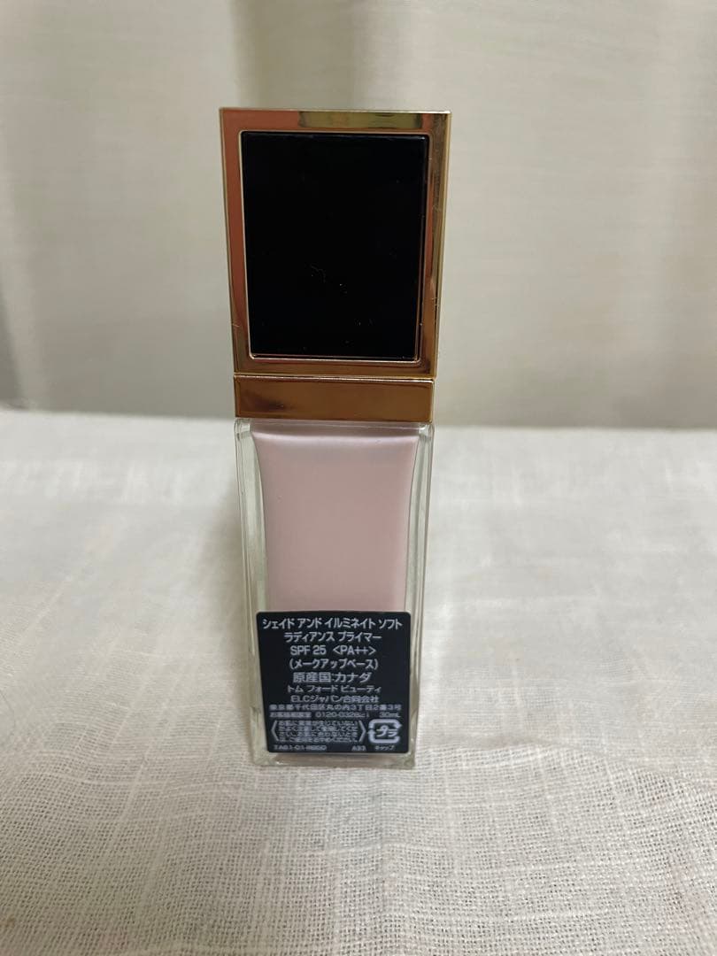 TOM FORD シェイド アンド イルミネイト　ソフトラディアンスプライマー