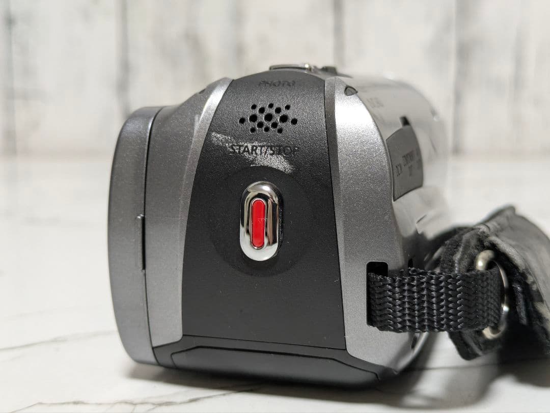 ② Canon　iVIS HF R21