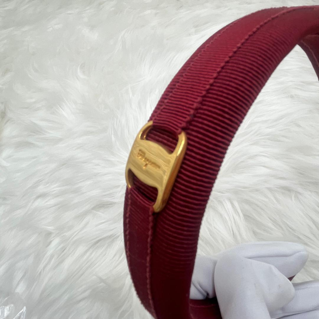 希少品美品✨Ferragamo フェラガモ カチューシャ　レッド　ロゴプレート