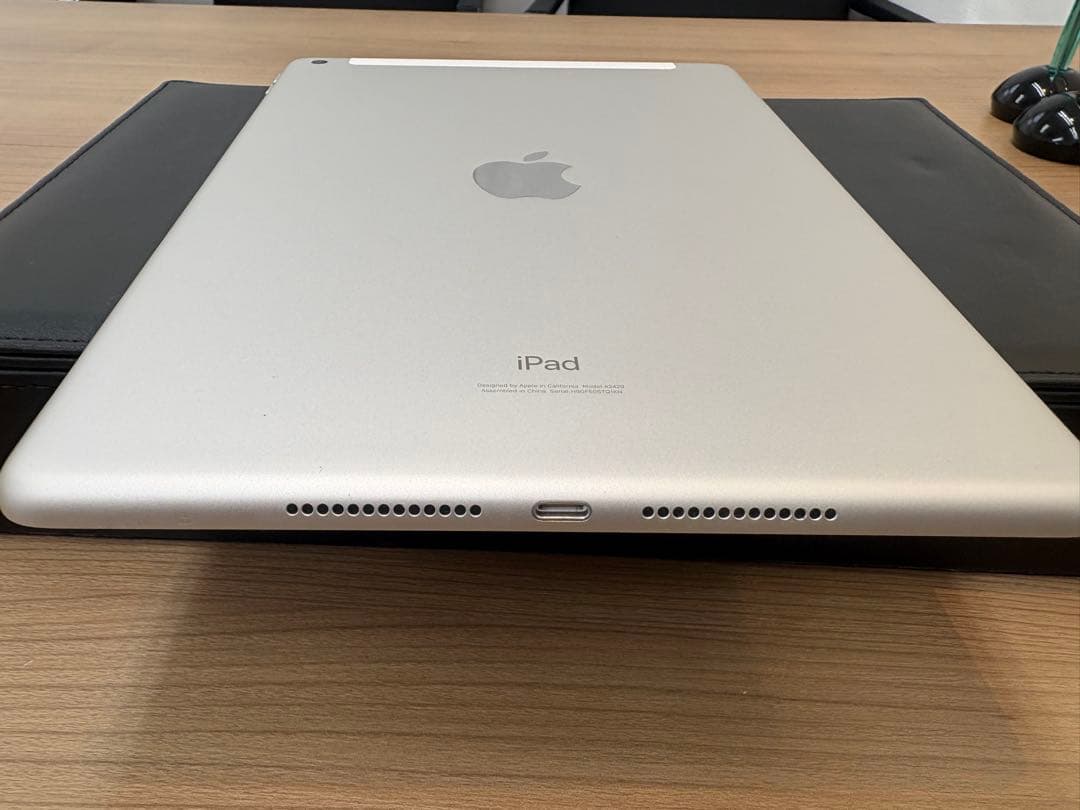 Apple iPad (第8世代) シルバー　セルラー　Wi-Fiモデル