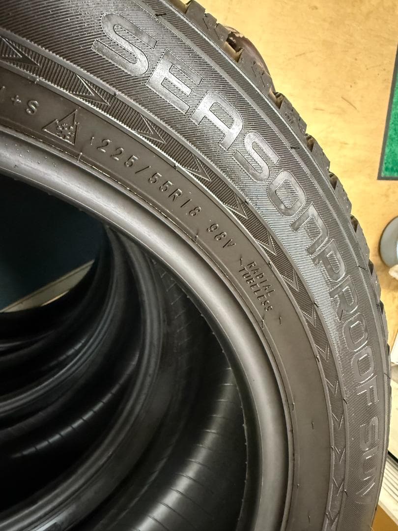 オールシーズンタイヤ NOKIAN 225/55R18 4本組