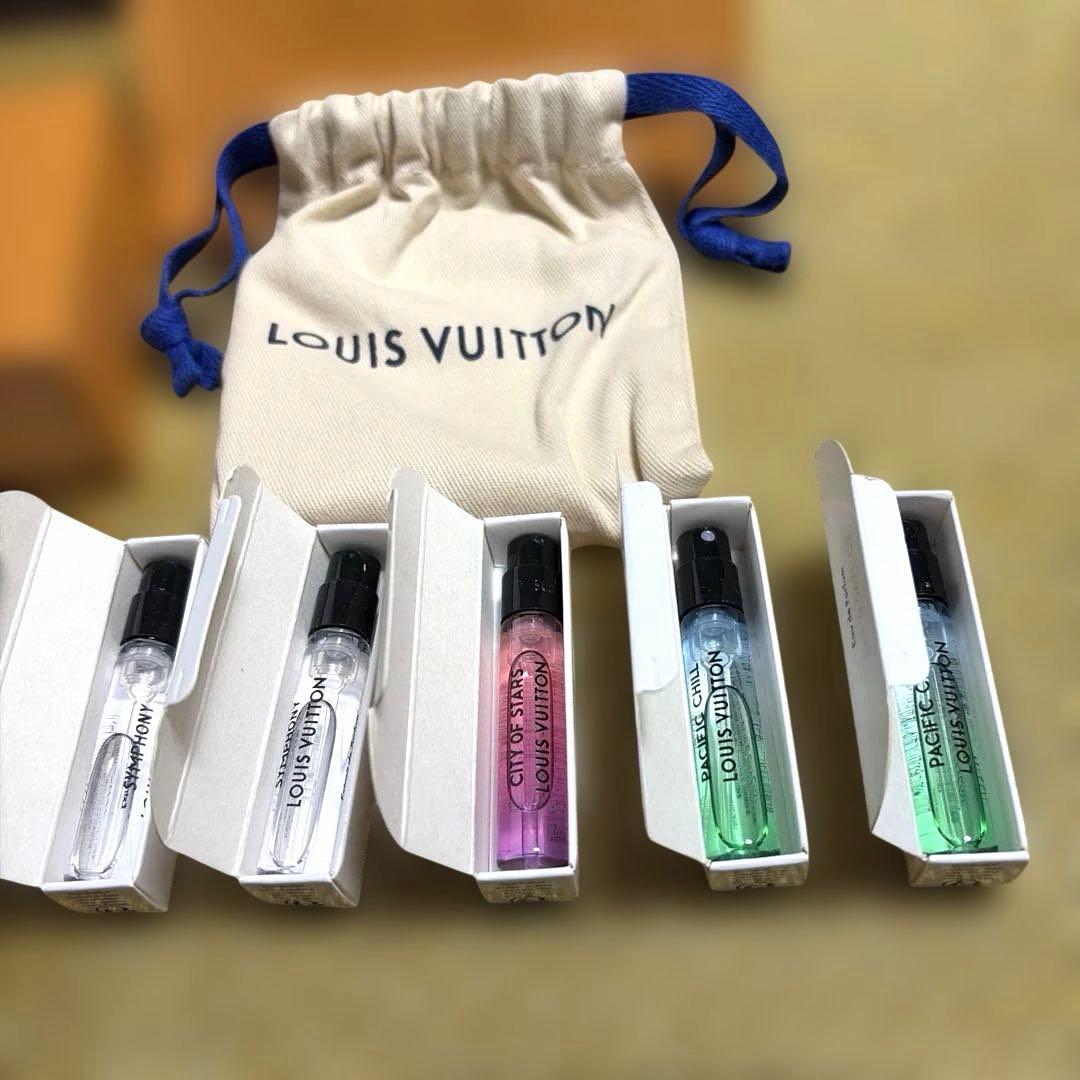 香水　2ml✖️5 ルイヴィトン　巾着入り　携帯サイズ　未使用品