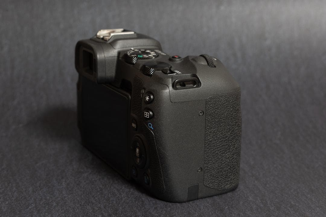 【美品】CANON EOS RP ボディ（純正予備バッテリー付き）