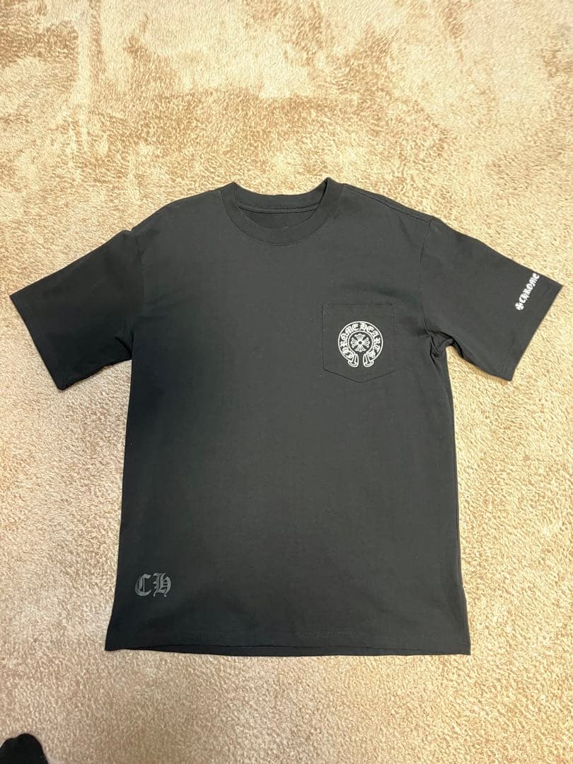 キ*ン様 CHROME HEARTS ロゴ風 ブラック Tシャツ