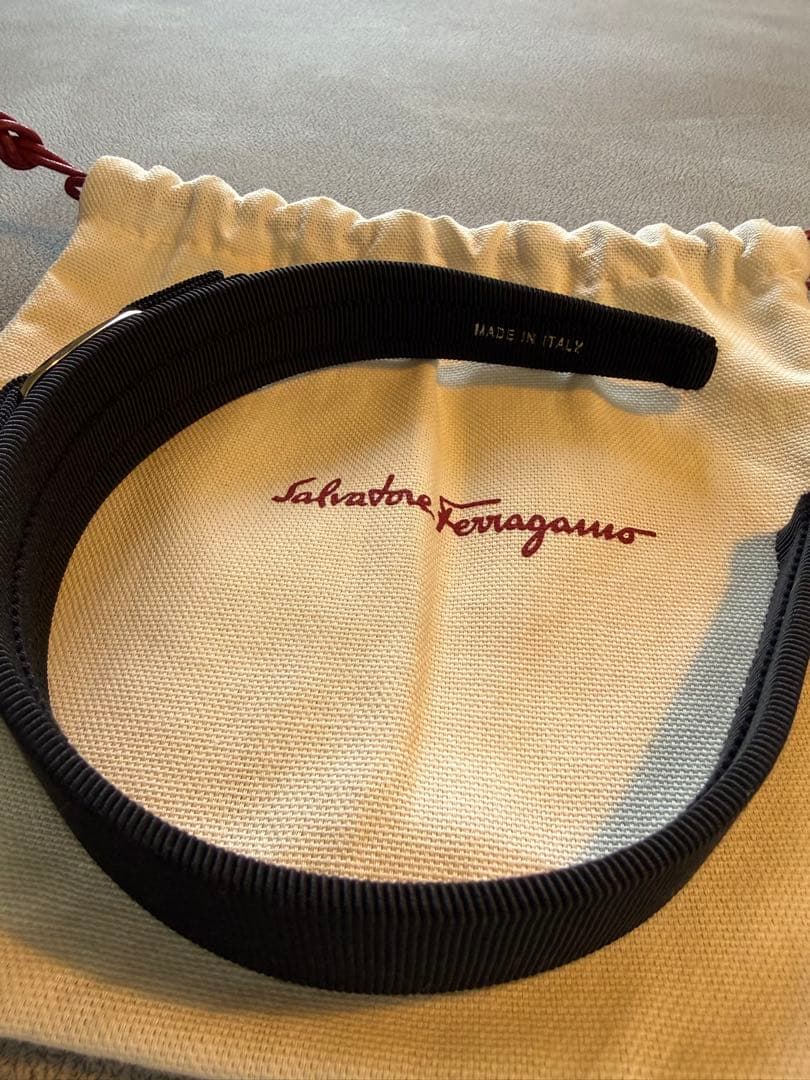 ⭐︎Ferragamo【フェラガモ】 リボン付き黒 カチューシャ