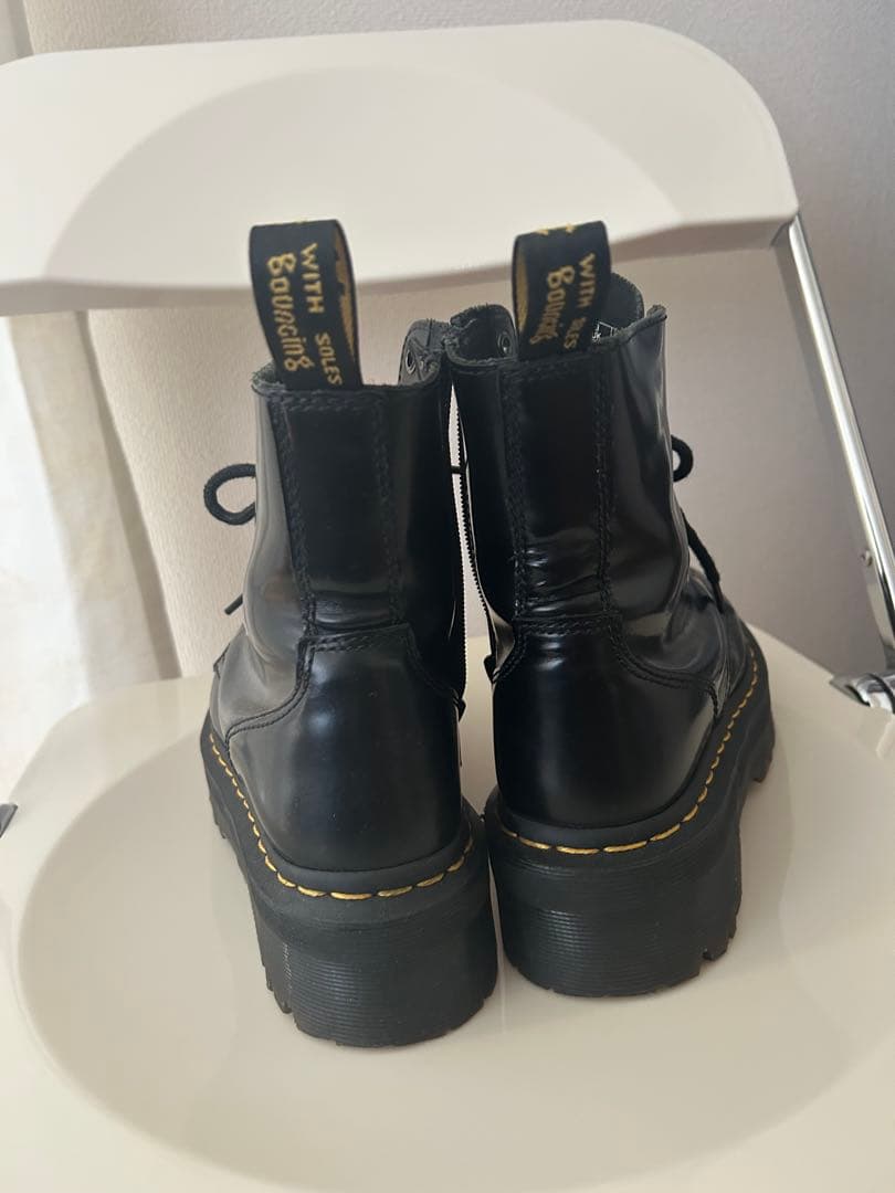 Dr.Martens/JADON 8ホールブーツ/厚底ブラックレザーブーツ